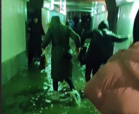 Подземный пешеходный переход в Дедовске затопило 